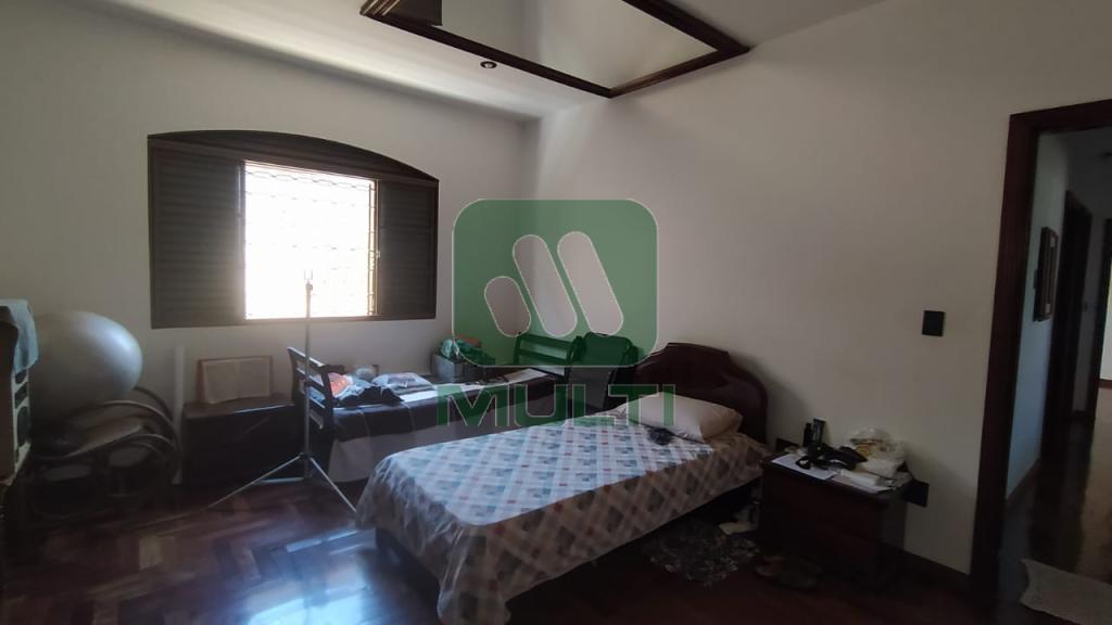 Casa à venda com 3 quartos, 370m² - Foto 17