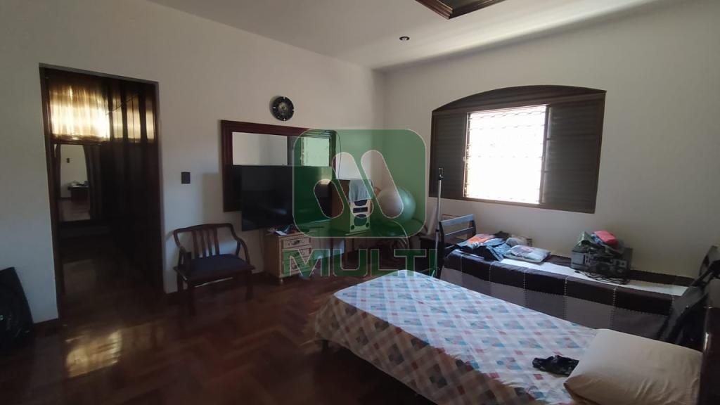 Casa à venda com 3 quartos, 370m² - Foto 18