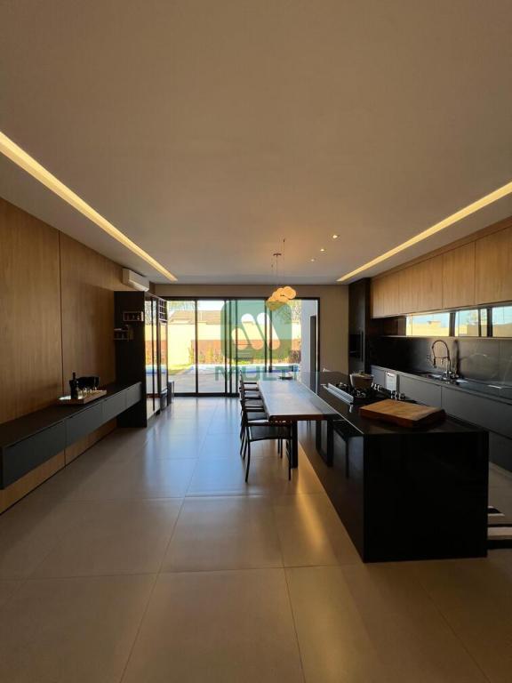 Casa de Condomínio à venda com 3 quartos, 216m² - Foto 1