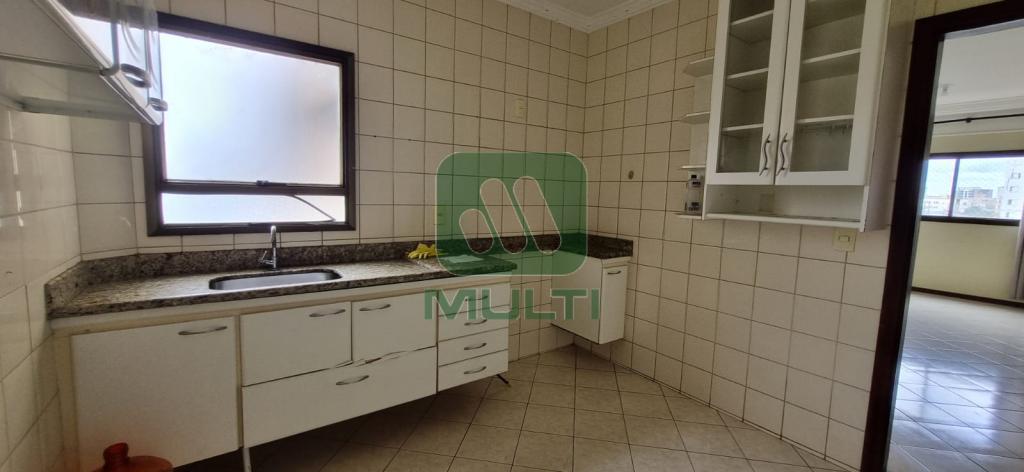 Apartamento à venda com 3 quartos, 86m² - Foto 4