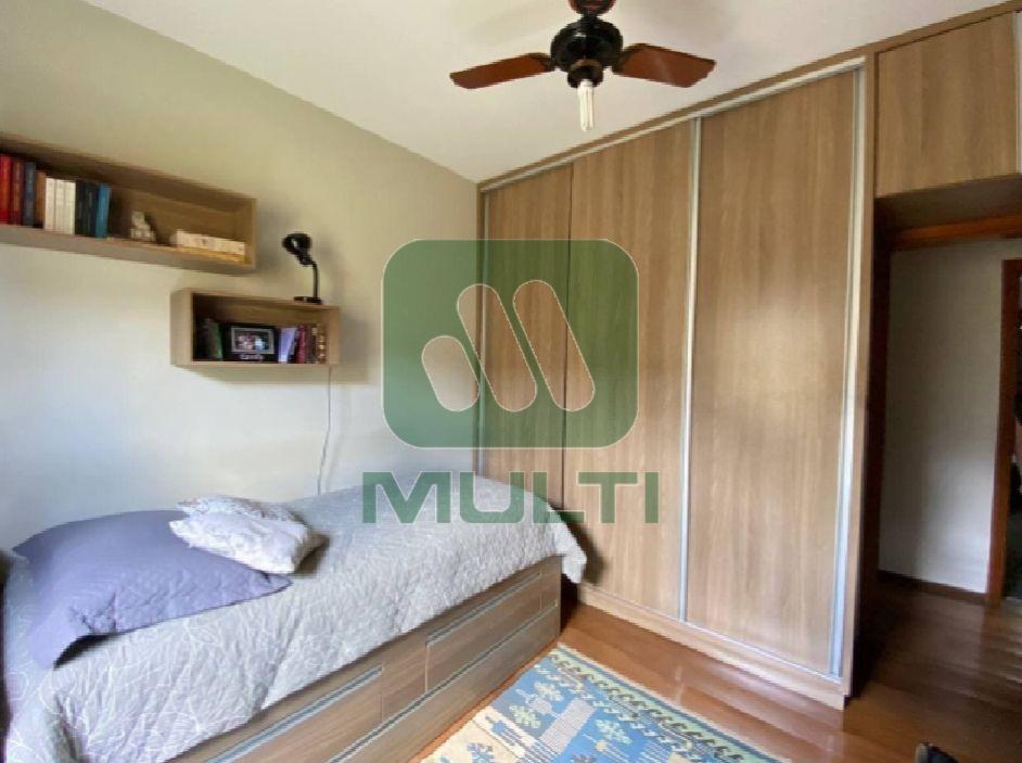 Casa à venda com 3 quartos, 270m² - Foto 9