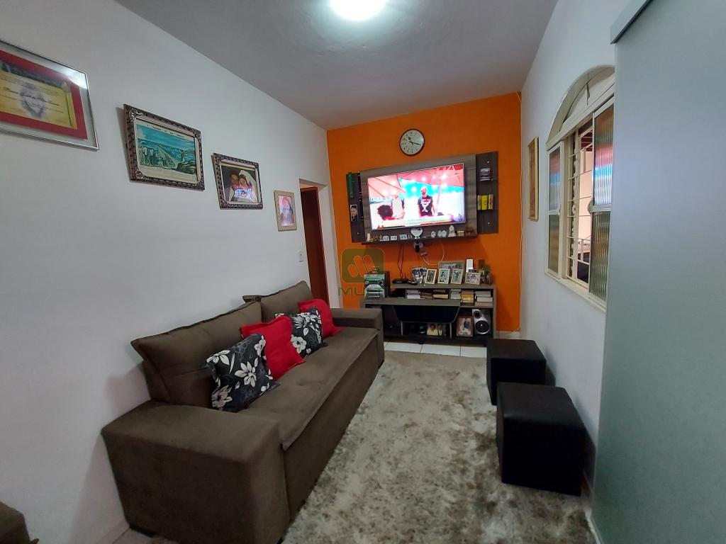 Casa à venda com 3 quartos, 170m² - Foto 1