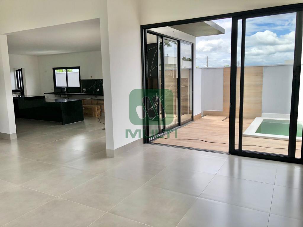 Casa de Condomínio à venda com 3 quartos, 201m² - Foto 1