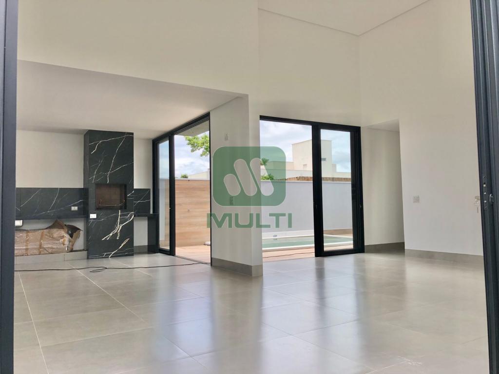 Casa de Condomínio à venda com 3 quartos, 201m² - Foto 2