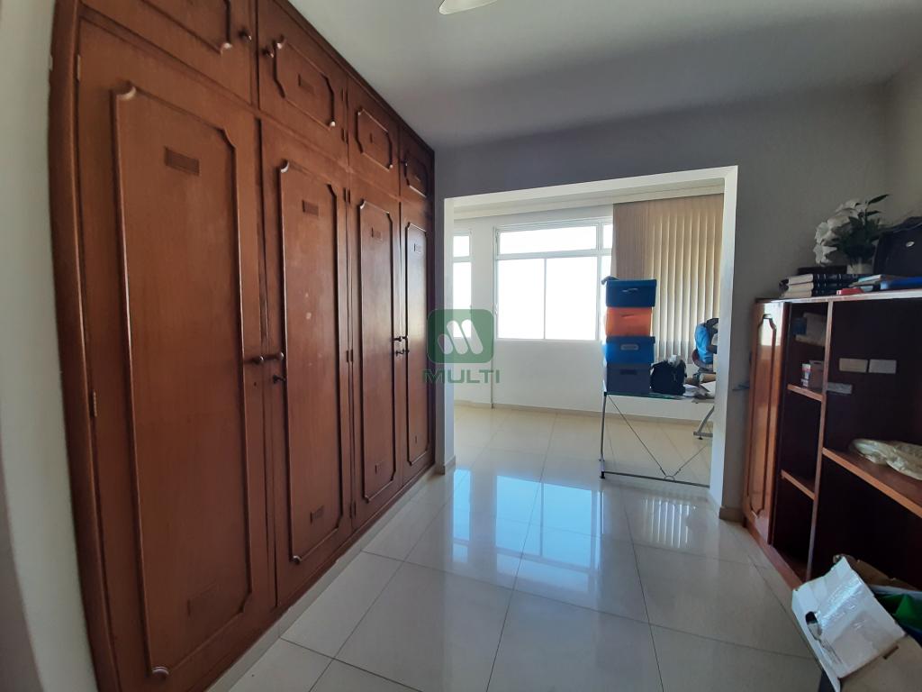 Casa à venda com 4 quartos, 326m² - Foto 11