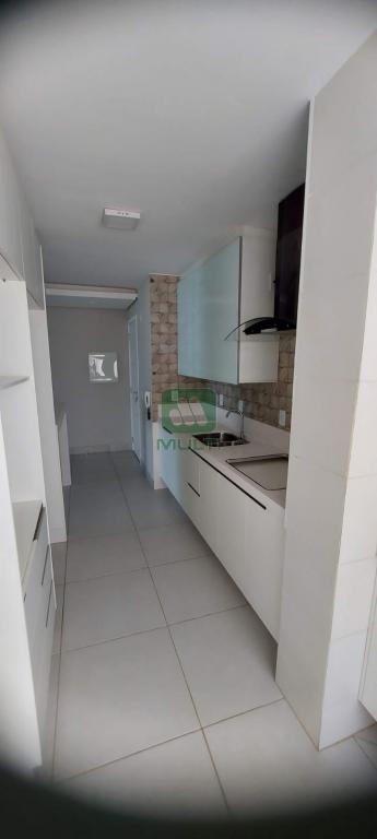 Apartamento à venda com 2 quartos, 70m² - Foto 2