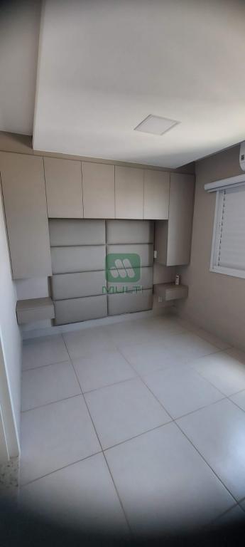 Apartamento à venda com 2 quartos, 70m² - Foto 9