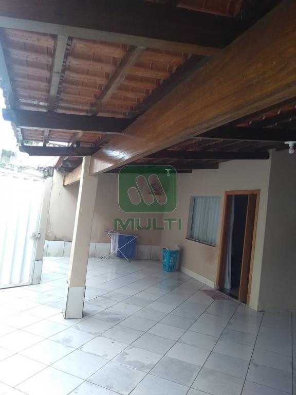 Casa à venda com 3 quartos, 212m² - Foto 2