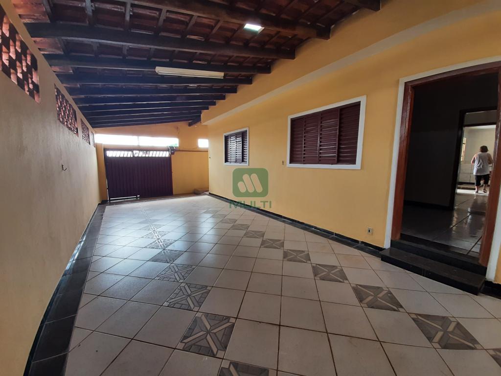 Casa à venda com 3 quartos, 276m² - Foto 1