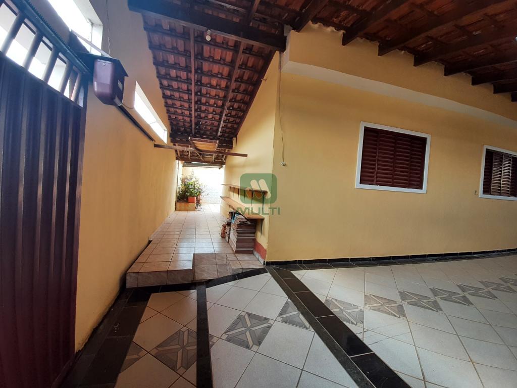 Casa à venda com 3 quartos, 276m² - Foto 2