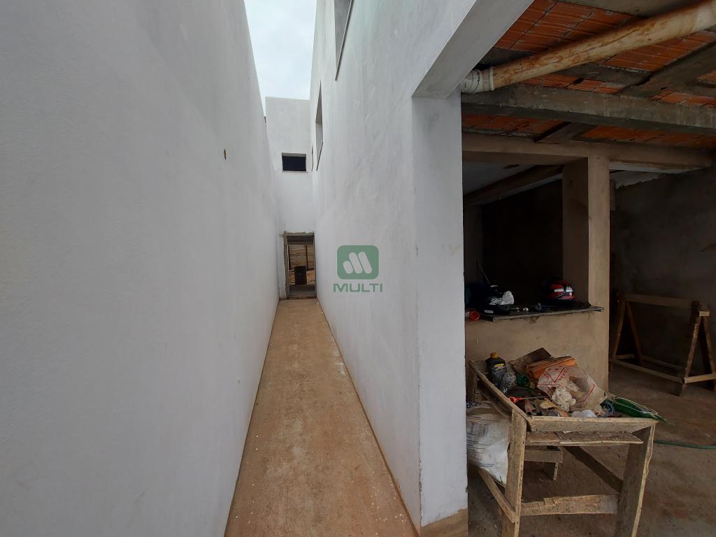 Casa à venda com 3 quartos, 215m² - Foto 3