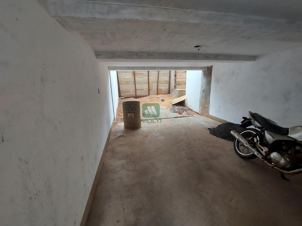 Casa à venda com 3 quartos, 215m² - Foto 4