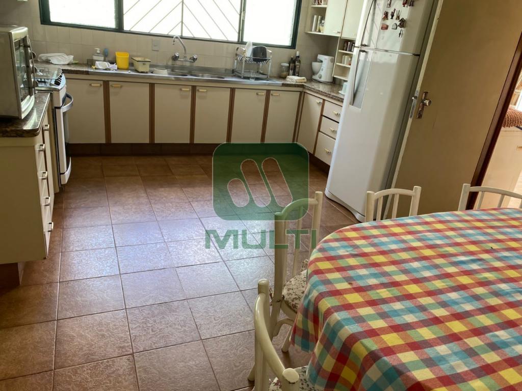 Casa à venda com 4 quartos, 260m² - Foto 15