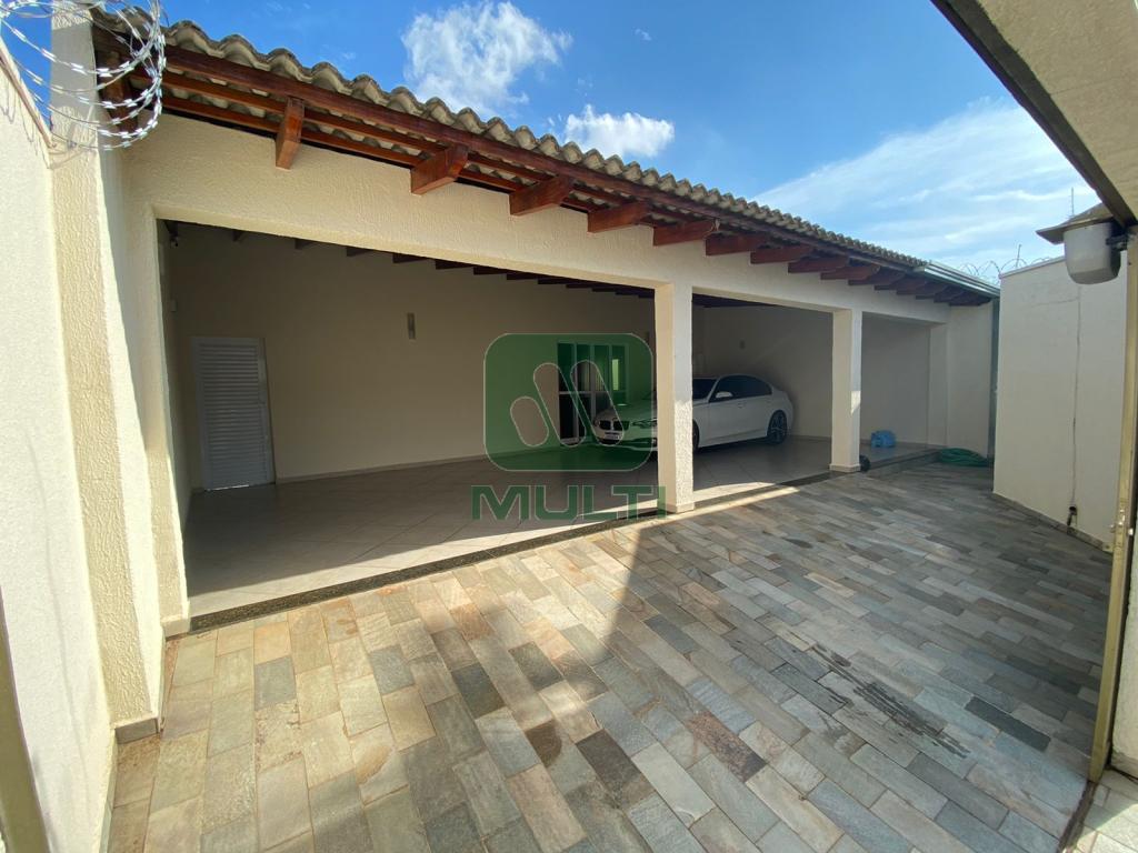 Casa à venda com 4 quartos, 300m² - Foto 1