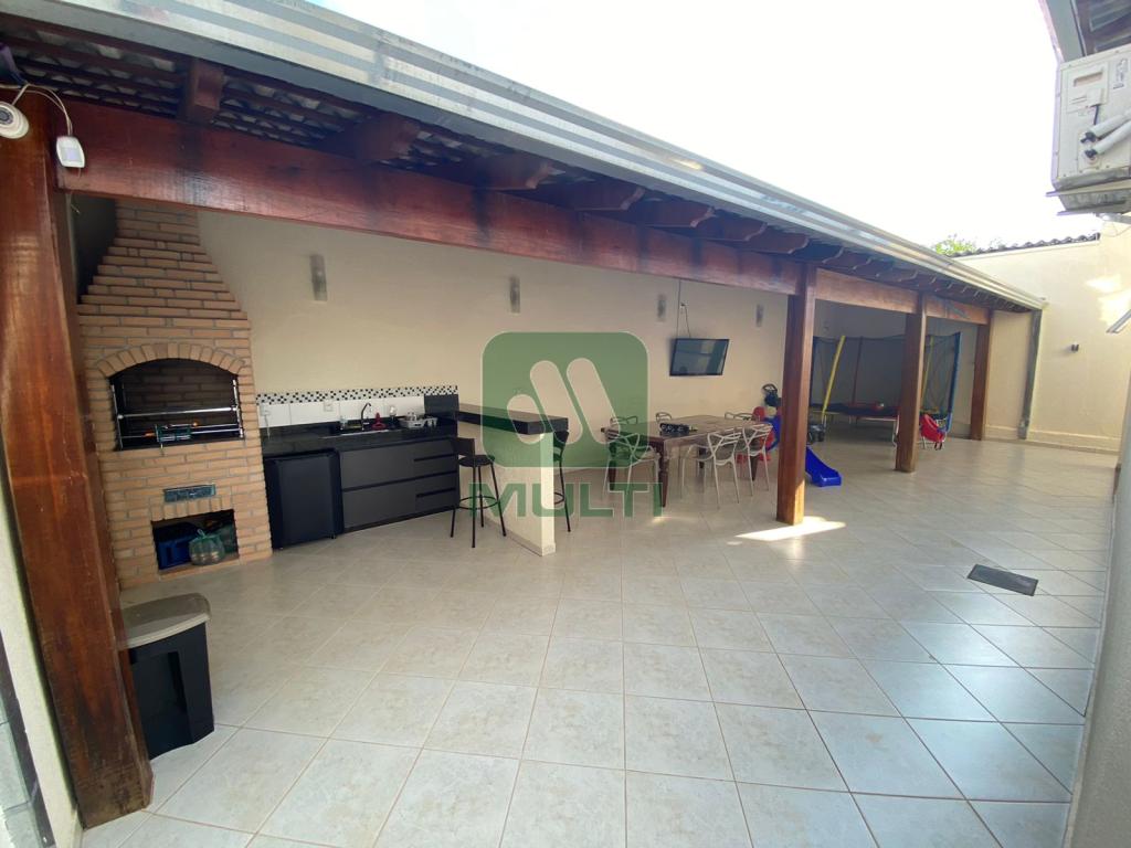 Casa à venda com 4 quartos, 300m² - Foto 3