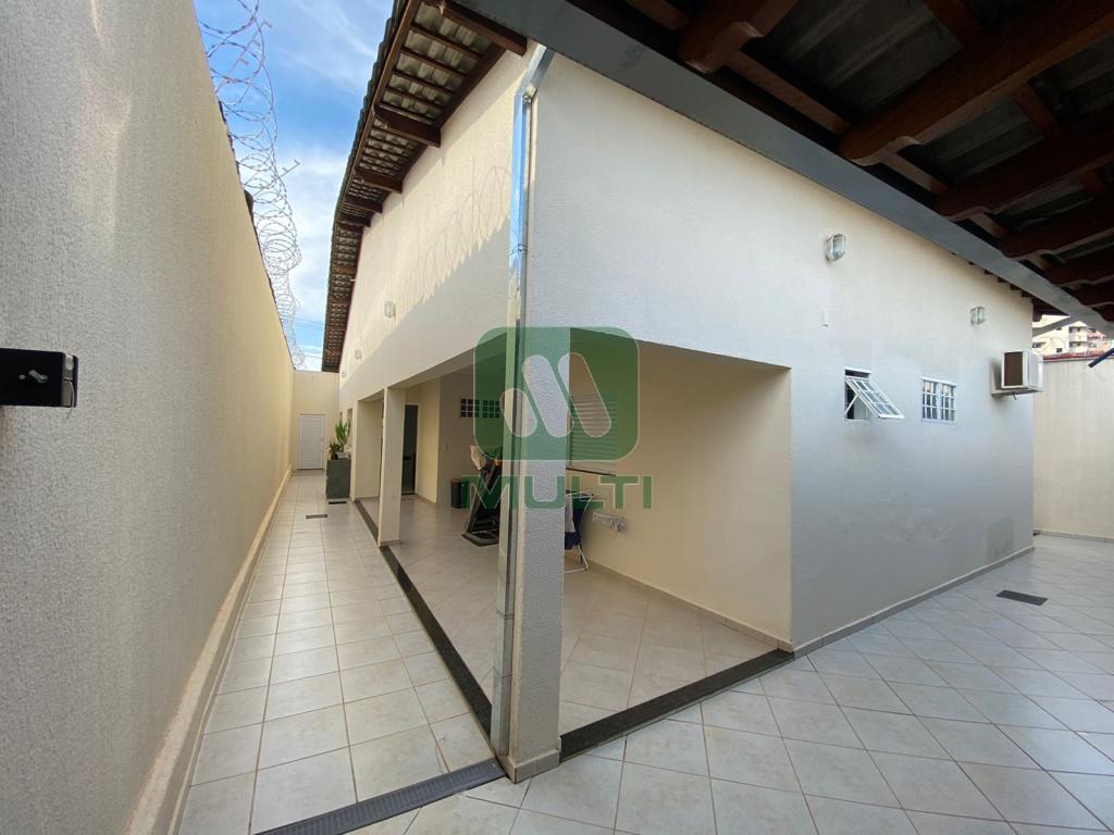 Casa à venda com 4 quartos, 300m² - Foto 4