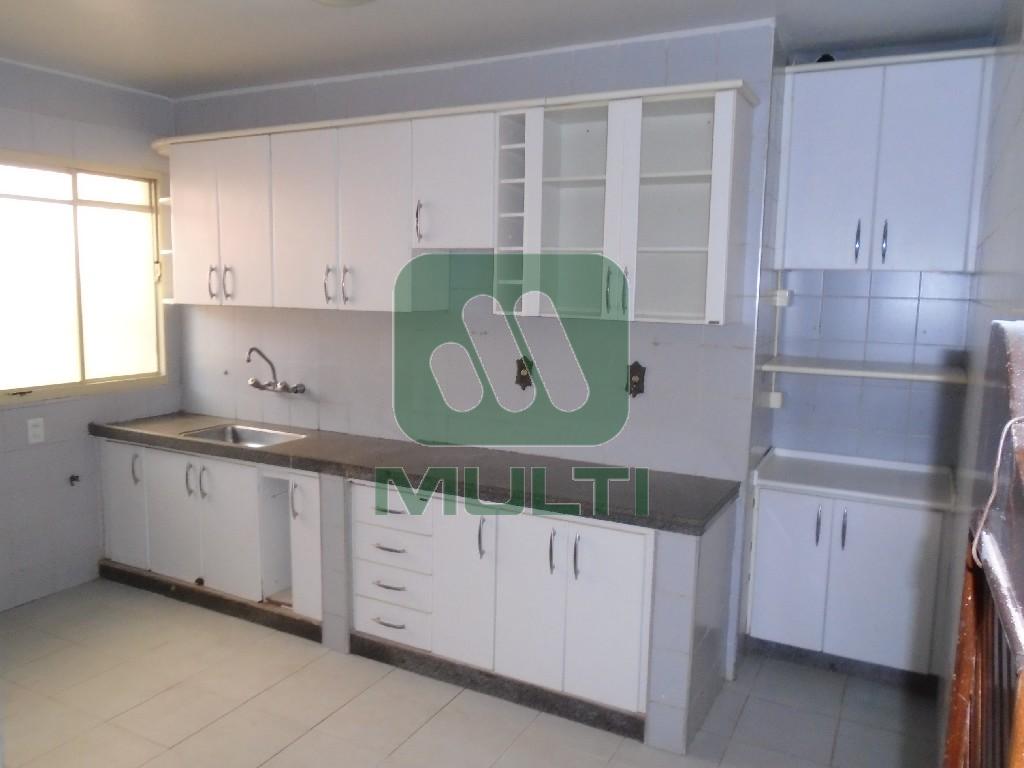 Casa à venda com 3 quartos, 223m² - Foto 18