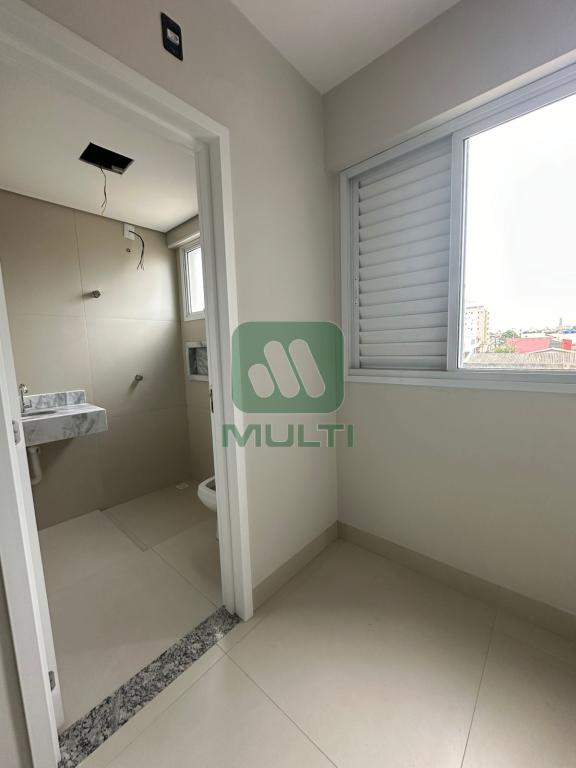 Apartamento à venda com 2 quartos, 63m² - Foto 4