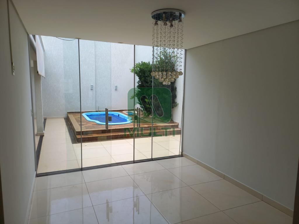 Casa à venda com 3 quartos, 170m² - Foto 1