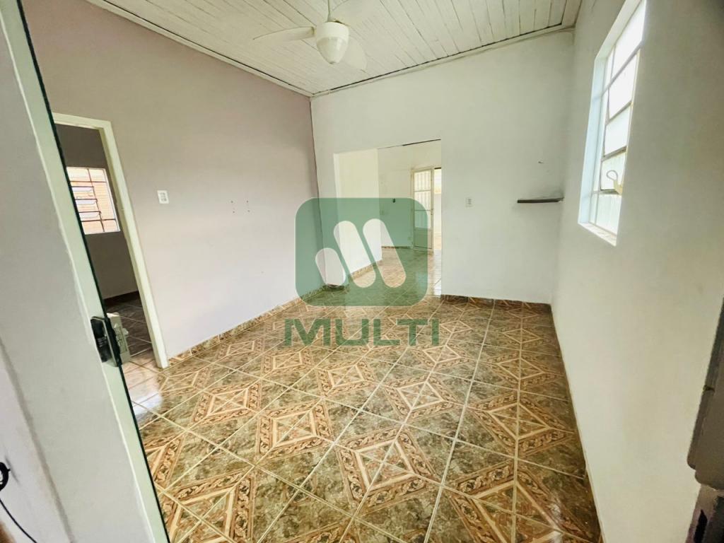 Casa à venda com 2 quartos, 90m² - Foto 9