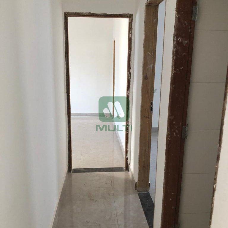 Casa à venda com 4 quartos, 140m² - Foto 1