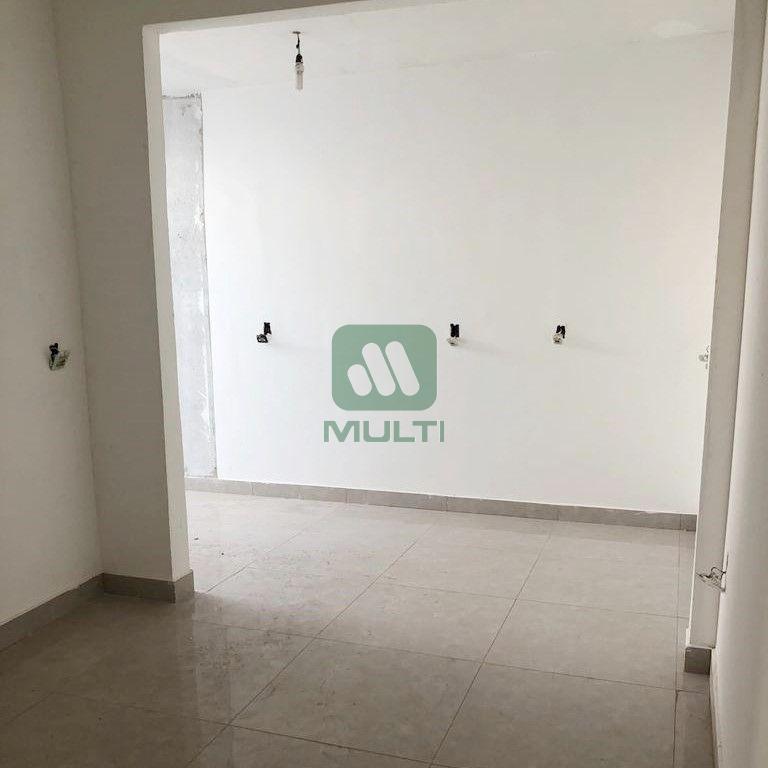 Casa à venda com 4 quartos, 140m² - Foto 2