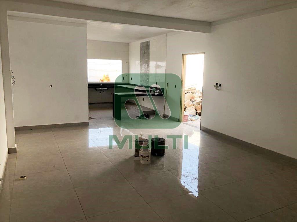 Casa à venda com 4 quartos, 140m² - Foto 4