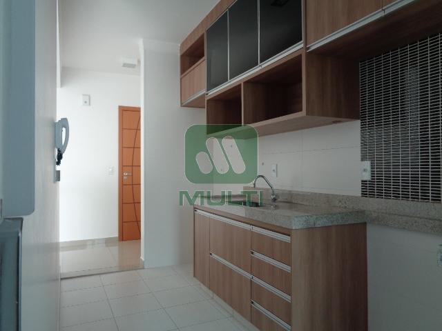 Apartamento à venda com 2 quartos, 66m² - Foto 2