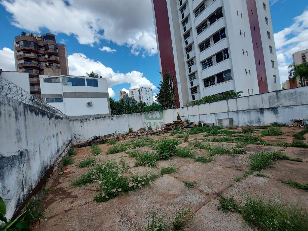 Terreno à venda com 1 quarto, 400m² - Foto 1