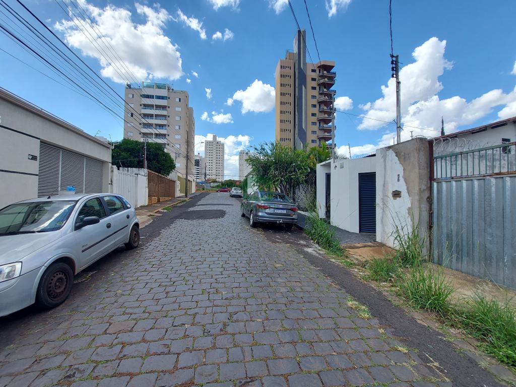 Terreno à venda com 1 quarto, 400m² - Foto 4