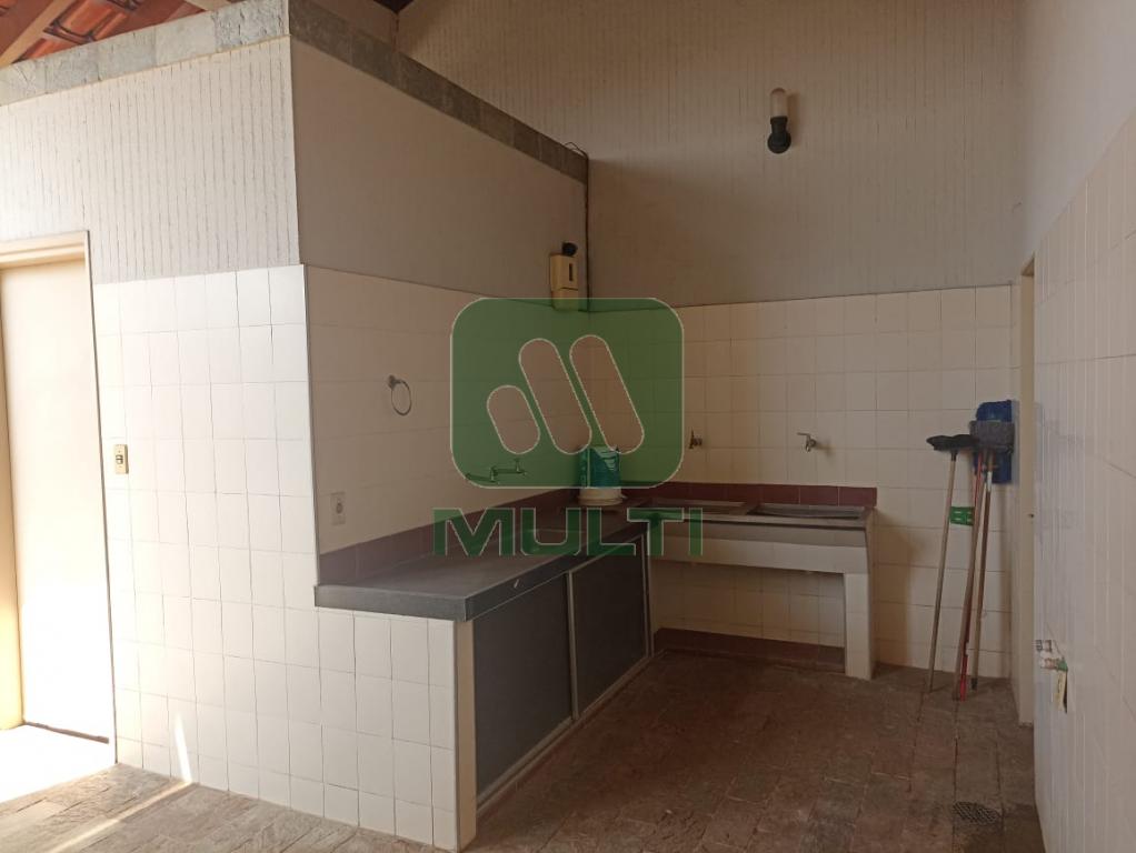 Prédio Inteiro à venda com 4 quartos, 330m² - Foto 2