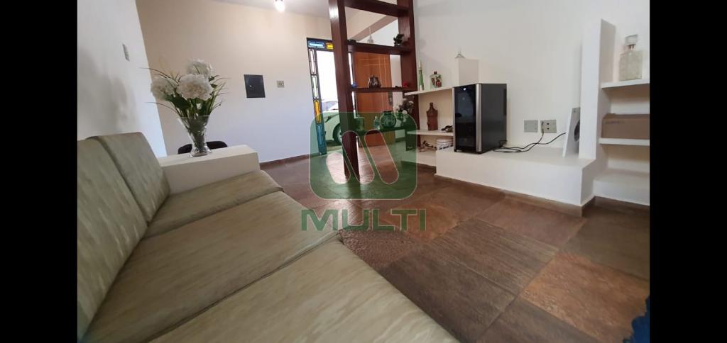 Casa à venda com 3 quartos, 350m² - Foto 1