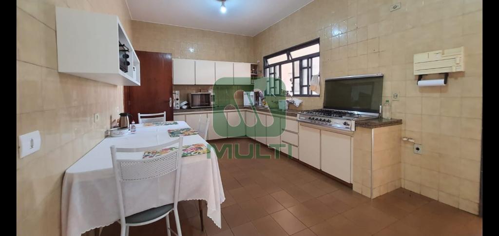 Casa à venda com 3 quartos, 350m² - Foto 4