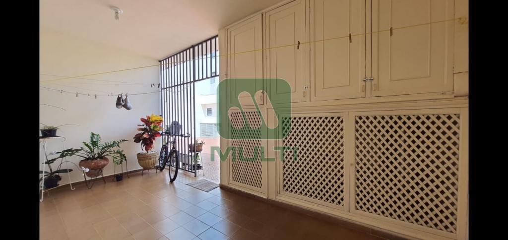 Casa à venda com 3 quartos, 350m² - Foto 9