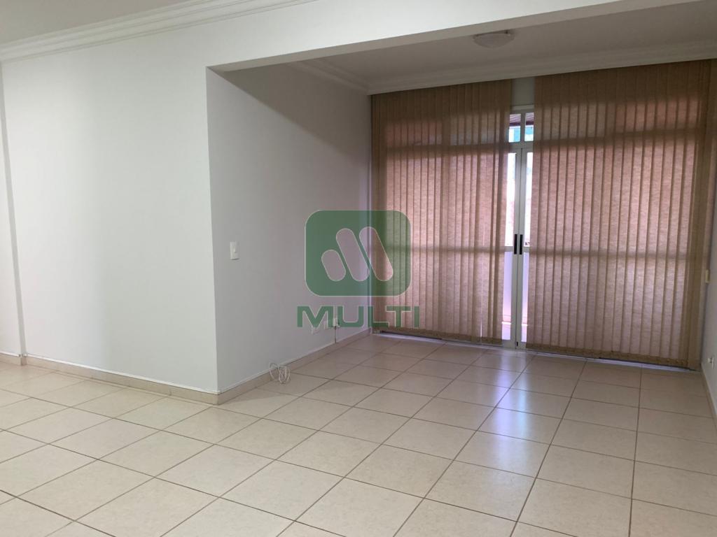 Apartamento à venda com 3 quartos, 113m² - Foto 1