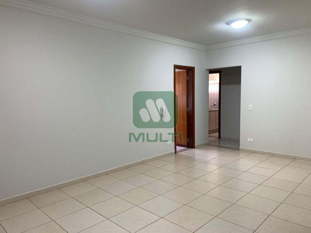 Apartamento à venda com 3 quartos, 113m² - Foto 2