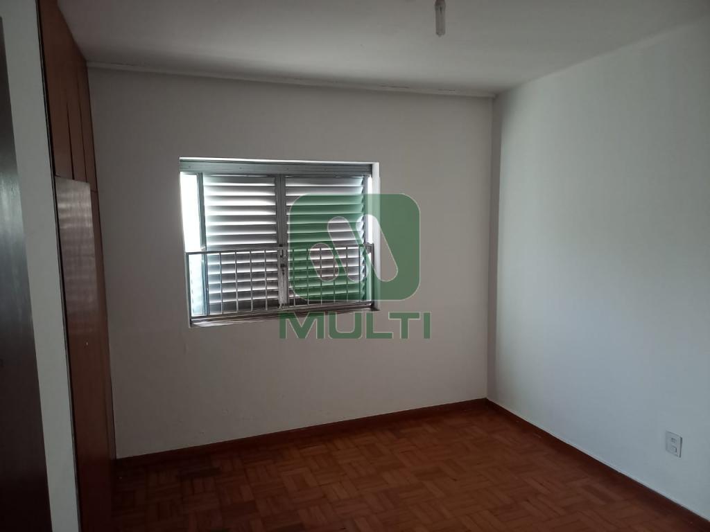 Casa à venda com 3 quartos, 238m² - Foto 12