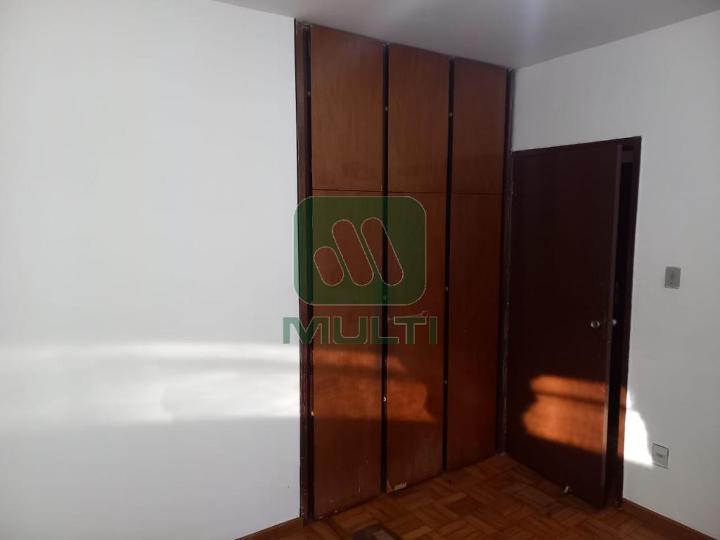 Casa à venda com 3 quartos, 238m² - Foto 13