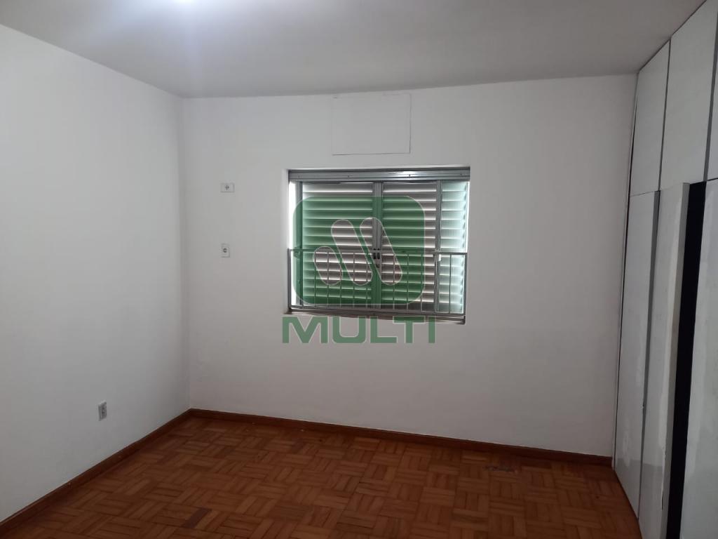 Casa à venda com 3 quartos, 238m² - Foto 16