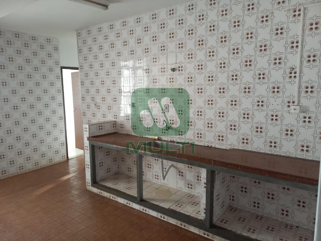 Casa à venda com 3 quartos, 238m² - Foto 19