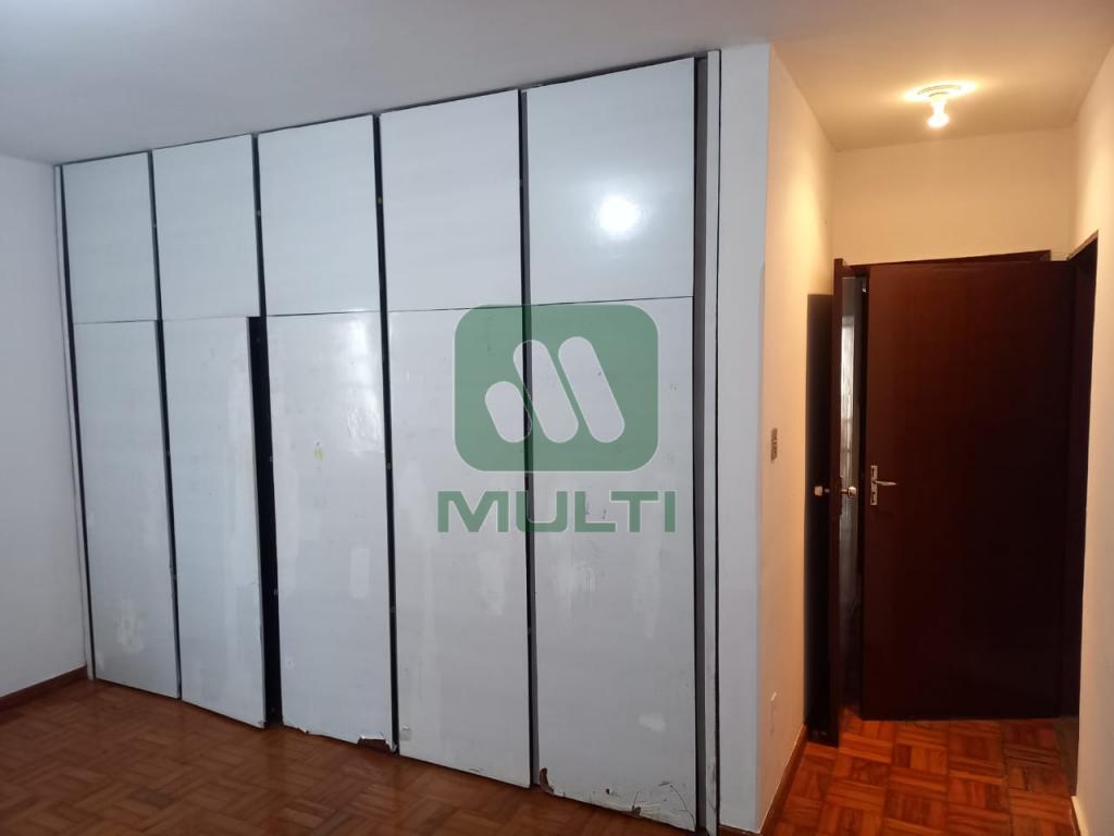 Casa à venda com 3 quartos, 238m² - Foto 20