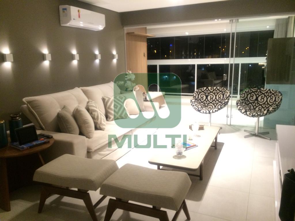 Apartamento à venda com 3 quartos, 119m² - Foto 1