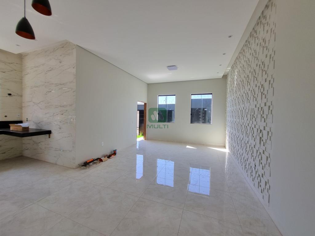 Casa à venda com 3 quartos, 150m² - Foto 1