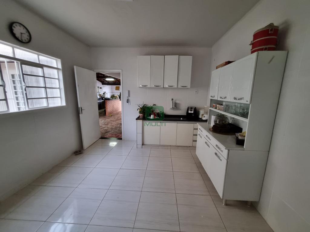 Casa à venda com 4 quartos, 227m² - Foto 7