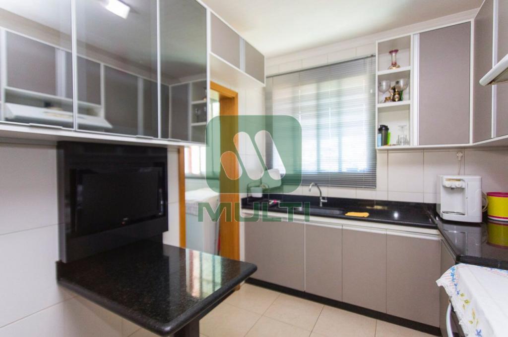 Apartamento à venda com 3 quartos, 160m² - Foto 3