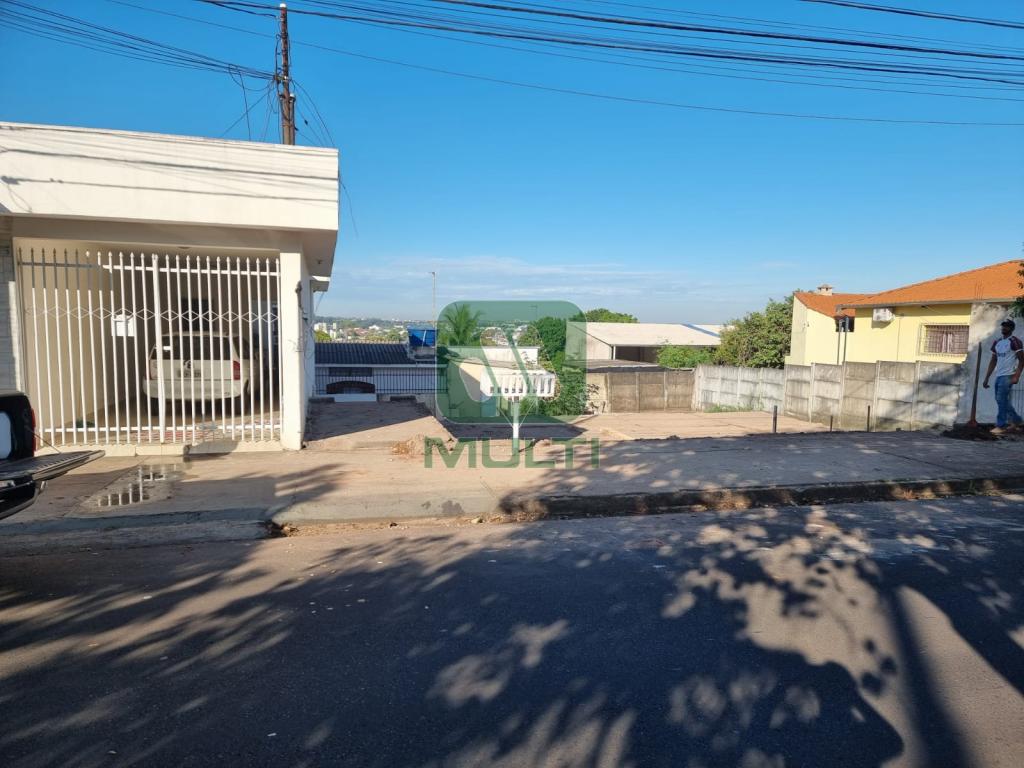 Terreno à venda com 1 quarto, 260m² - Foto 1