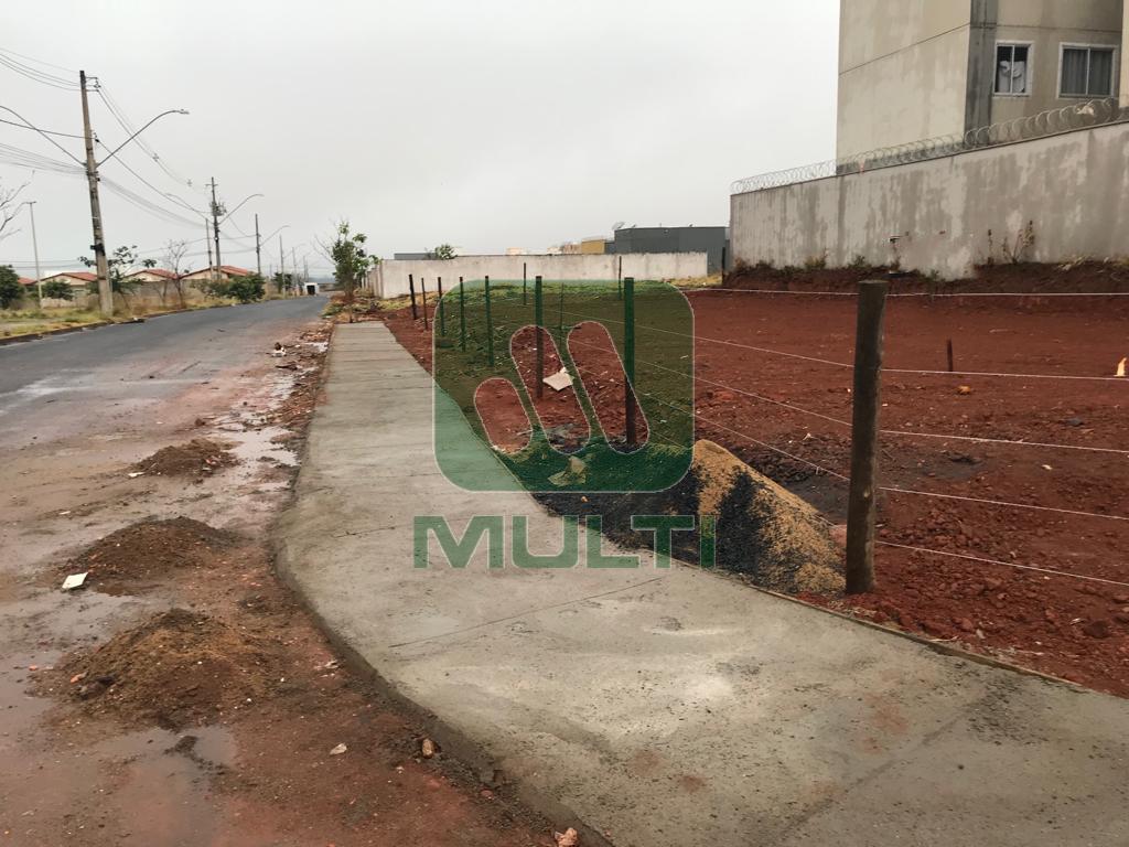 Terreno à venda com 1 quarto, 279m² - Foto 2