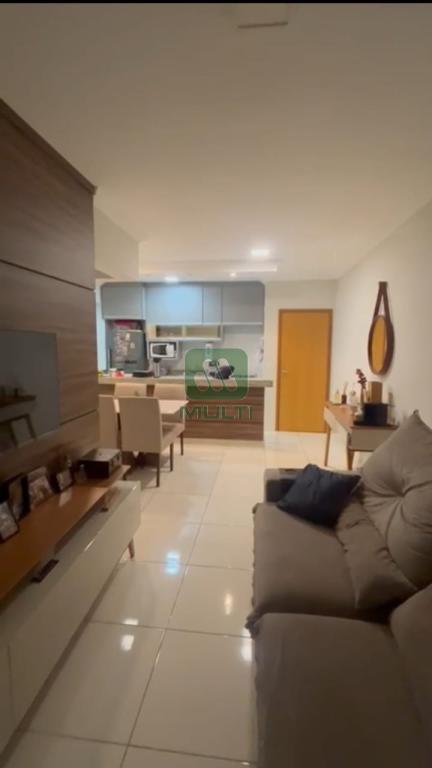 Apartamento à venda com 2 quartos, 65m² - Foto 2