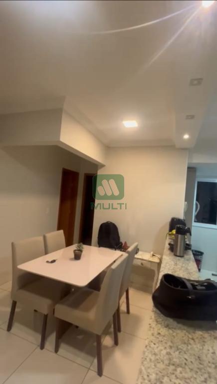 Apartamento à venda com 2 quartos, 65m² - Foto 3