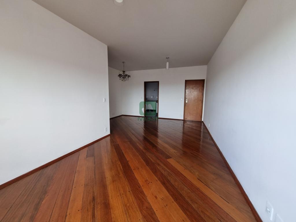 Apartamento à venda com 3 quartos, 130m² - Foto 3